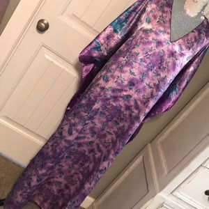 NWT OSFM Winlar Kaftan with purple flowers